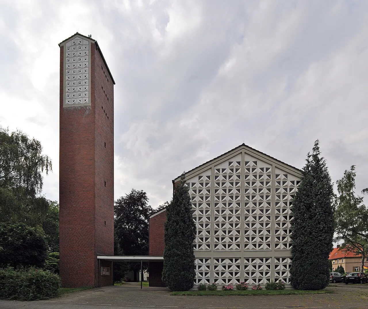 Kirche St. Joseph in Duisburg-Wedau im Bezirk Süd